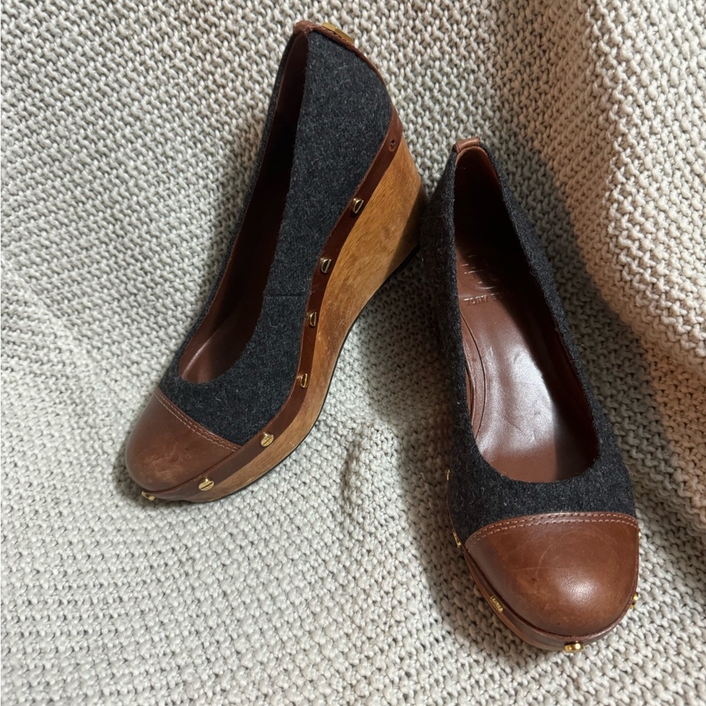 Tory Burch Greta Gray and Brown Wooden wedges, Size 6.5